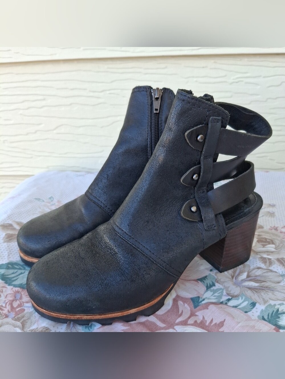 Sorel Addington Leather Strappy Back Block Heel Booties Women's Size 6.5 Black